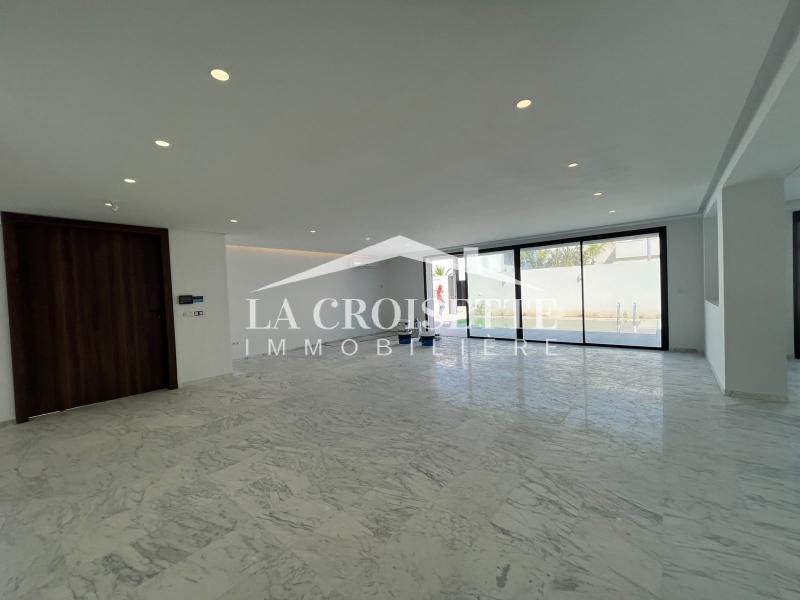 Villa S+3 avec piscine et jardin à Gammarth